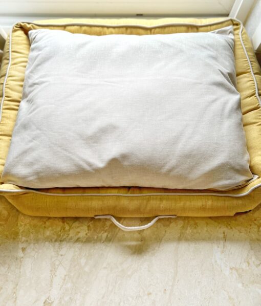 DILO Sunshine dog bed- side 2 of cushion